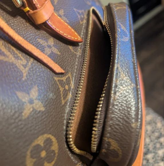 LV Monogram backpack - SP0012 - Has Alot Of Life Left!! - Picture 8 of 16